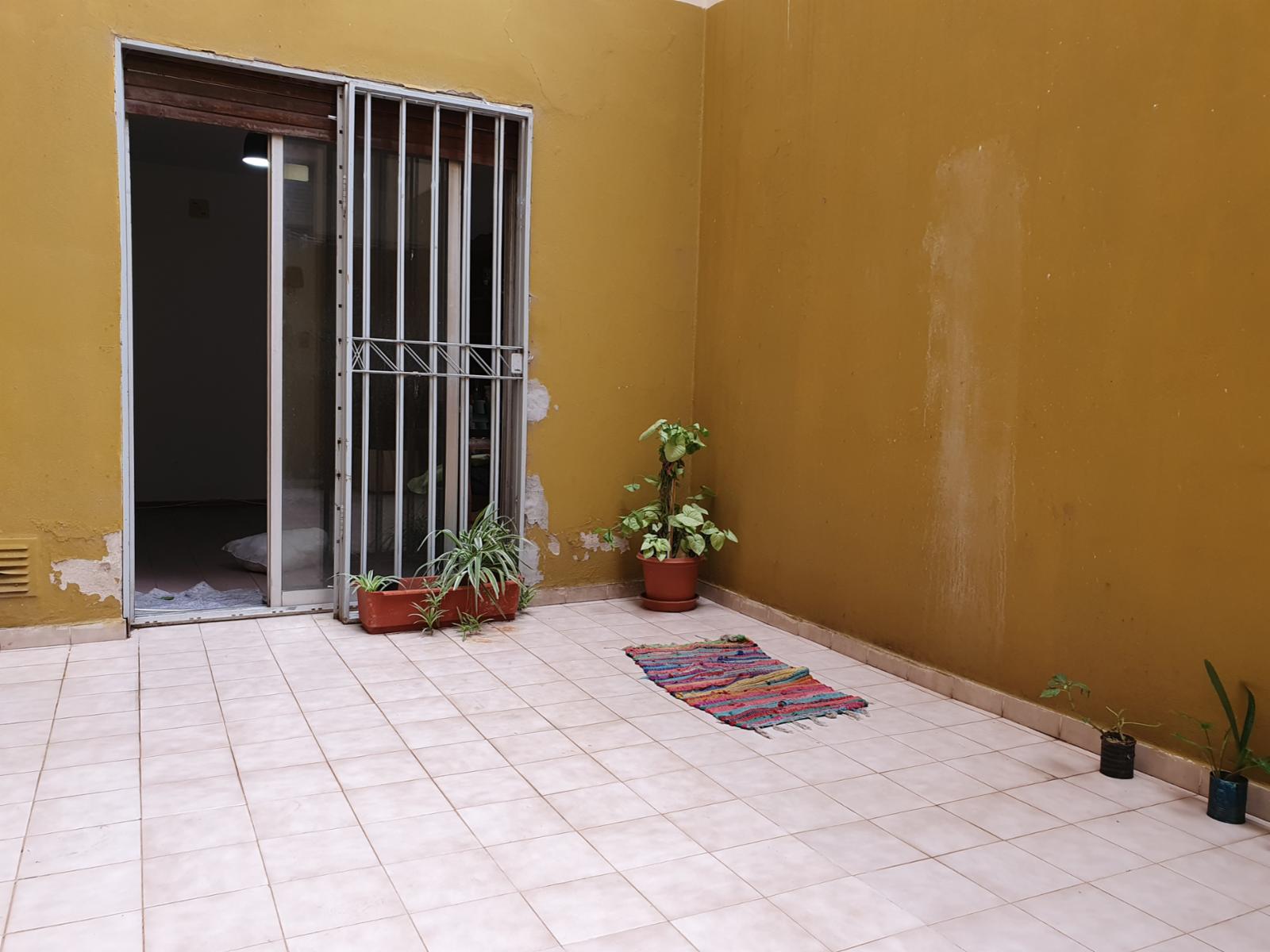 Vendo departamento amplio con balcón y patio - Córdoba Capital