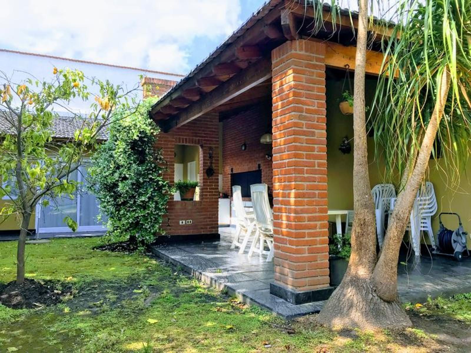 Hermosa Casa de 4 Amb. En Venta - Ituzaingó Norte