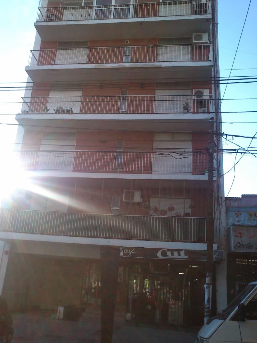 Departamento  1 amb  1 cuadra estacion  Ramos Norte y  metros avenida Gaona.  .