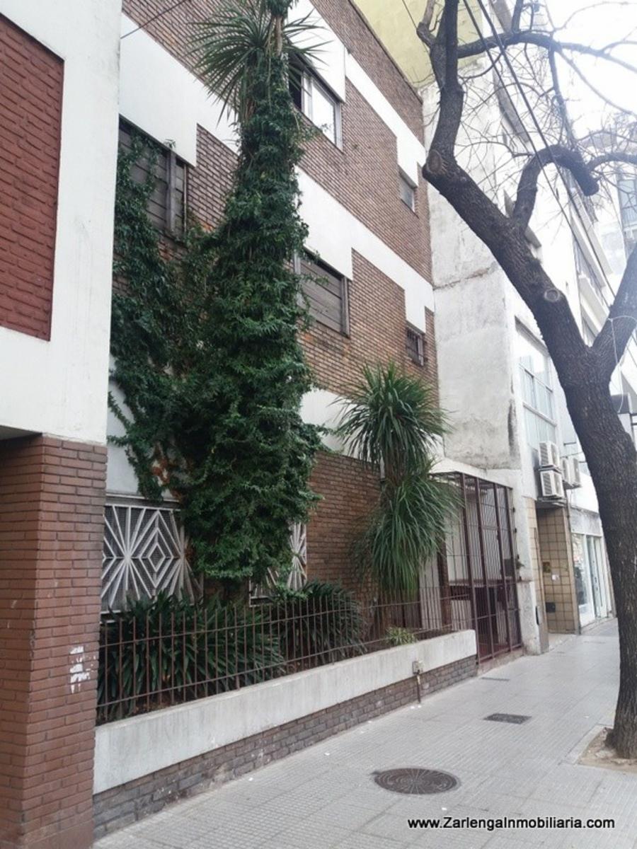 Av. Jujuy 400 departamento de 2 AMB , segundo piso de 45M2 Totales