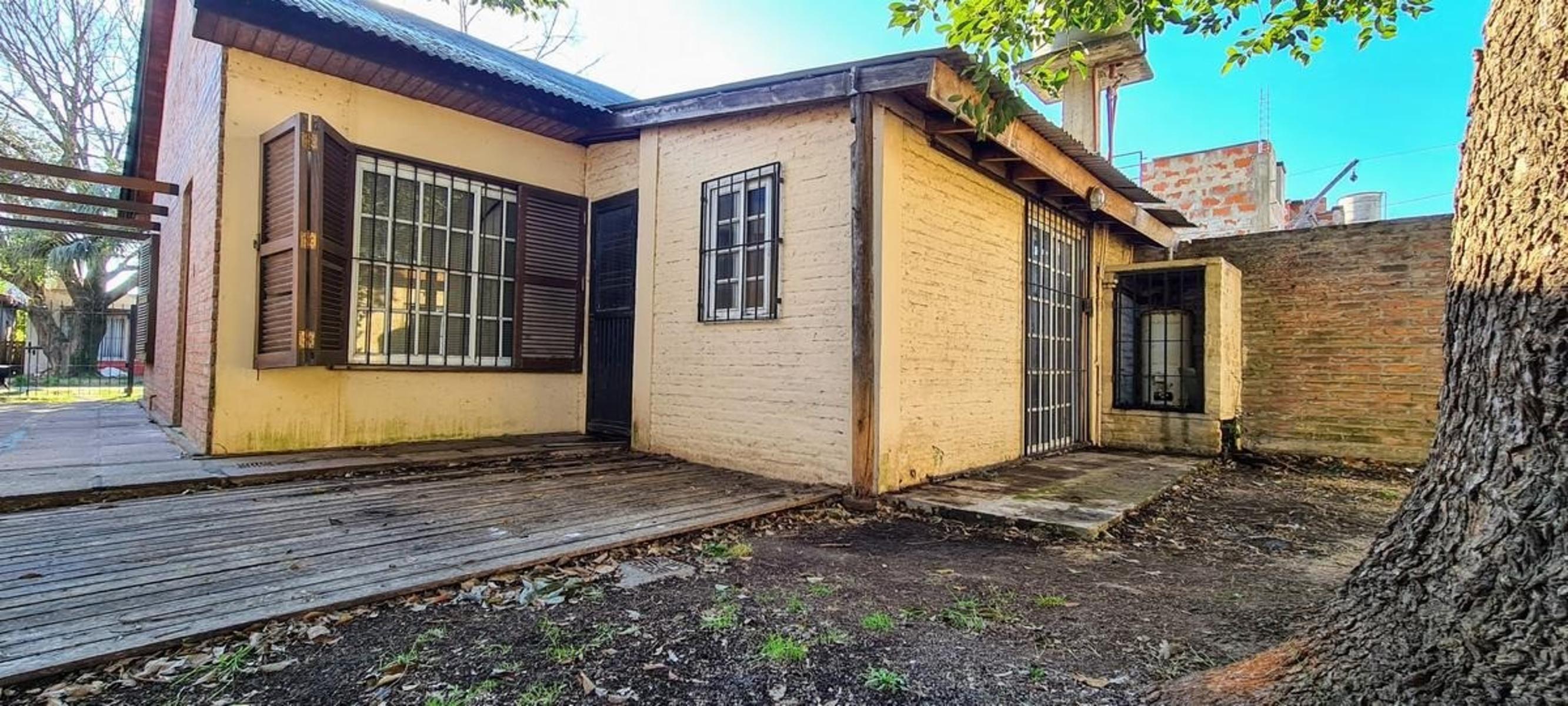 Casa 3 Amb. En La Entrada De Parque Leloir En Venta - Villa Gobernador Udaondo, Ituzaingo