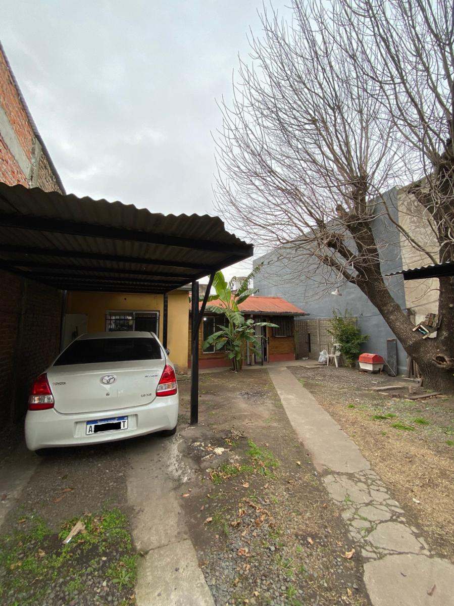 Casa de 2 AMBIENTES ubicada a 150 metros de la Avenida Hip�lito Yrigoyen.