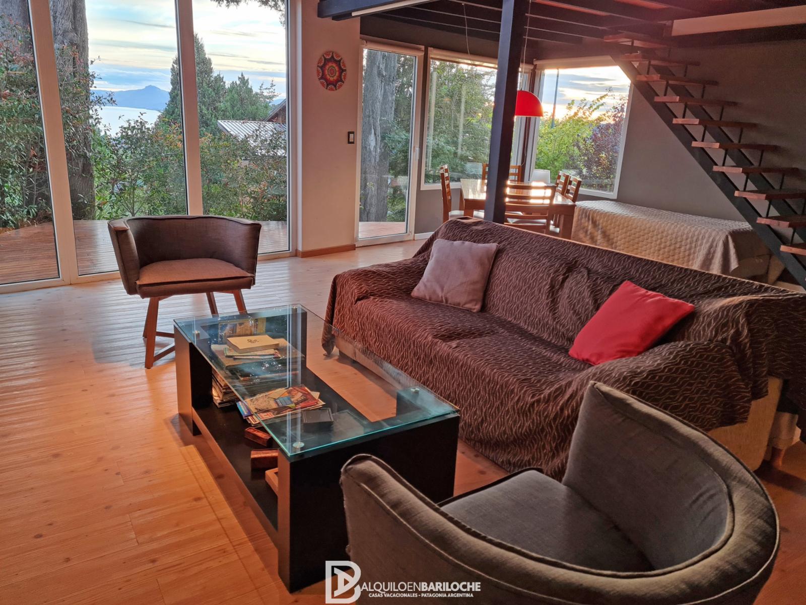 Alquiler Casa Moderna en Bariloche para 6 con Vista al Lago y Jacuzzi Exterior