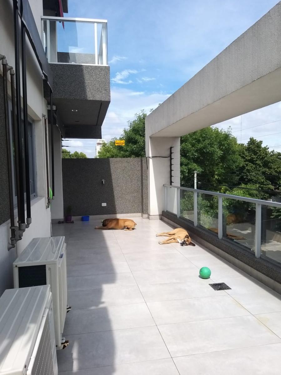 3 ambientes con balcon terraza , cochera cubierta y cocina y lavadero independiente