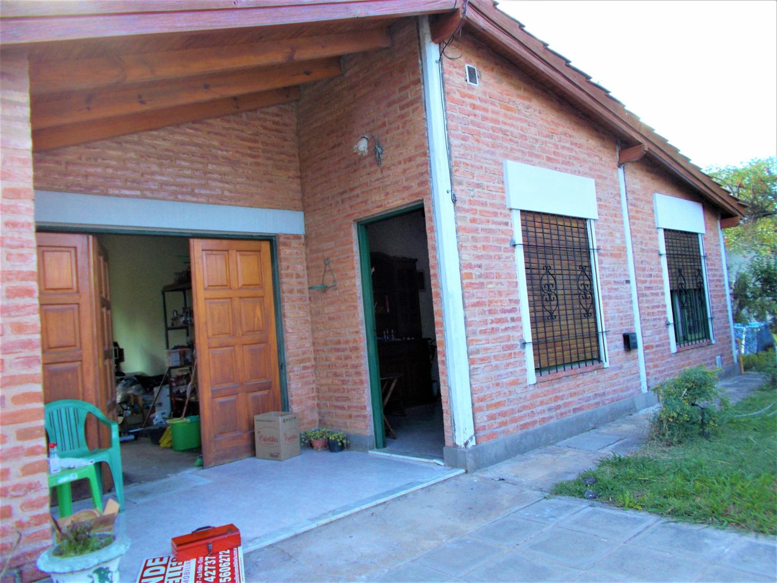 Hermosa Casa impecable 2 Dorm gas.Cochera . Huerta Grande
