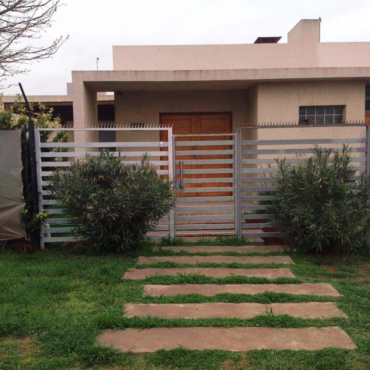 Casa 3 D, patio, garage y quincho, Las Acacias