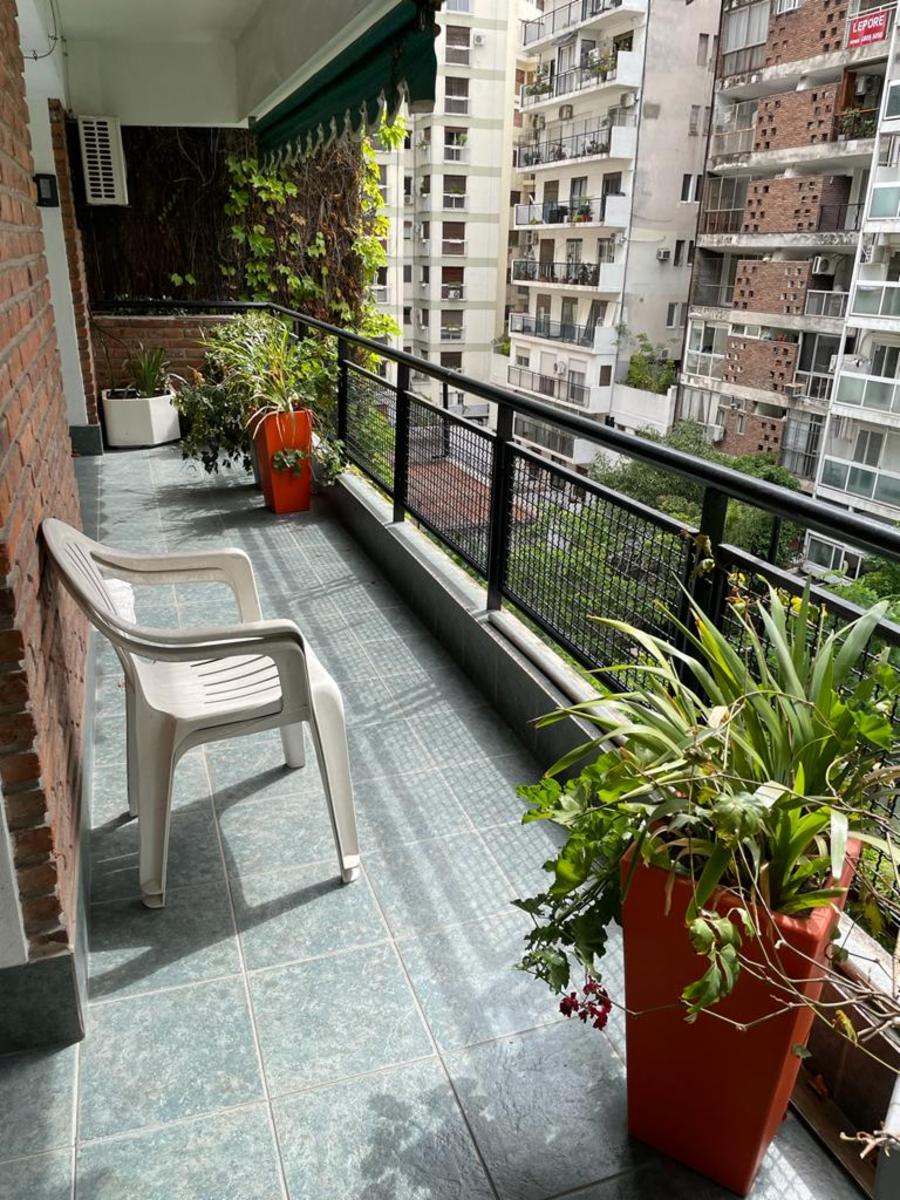 Impecable departamento de categoria, 4 ambientes con balcón. Dependencia de servicio, COCHERA Y BAUL