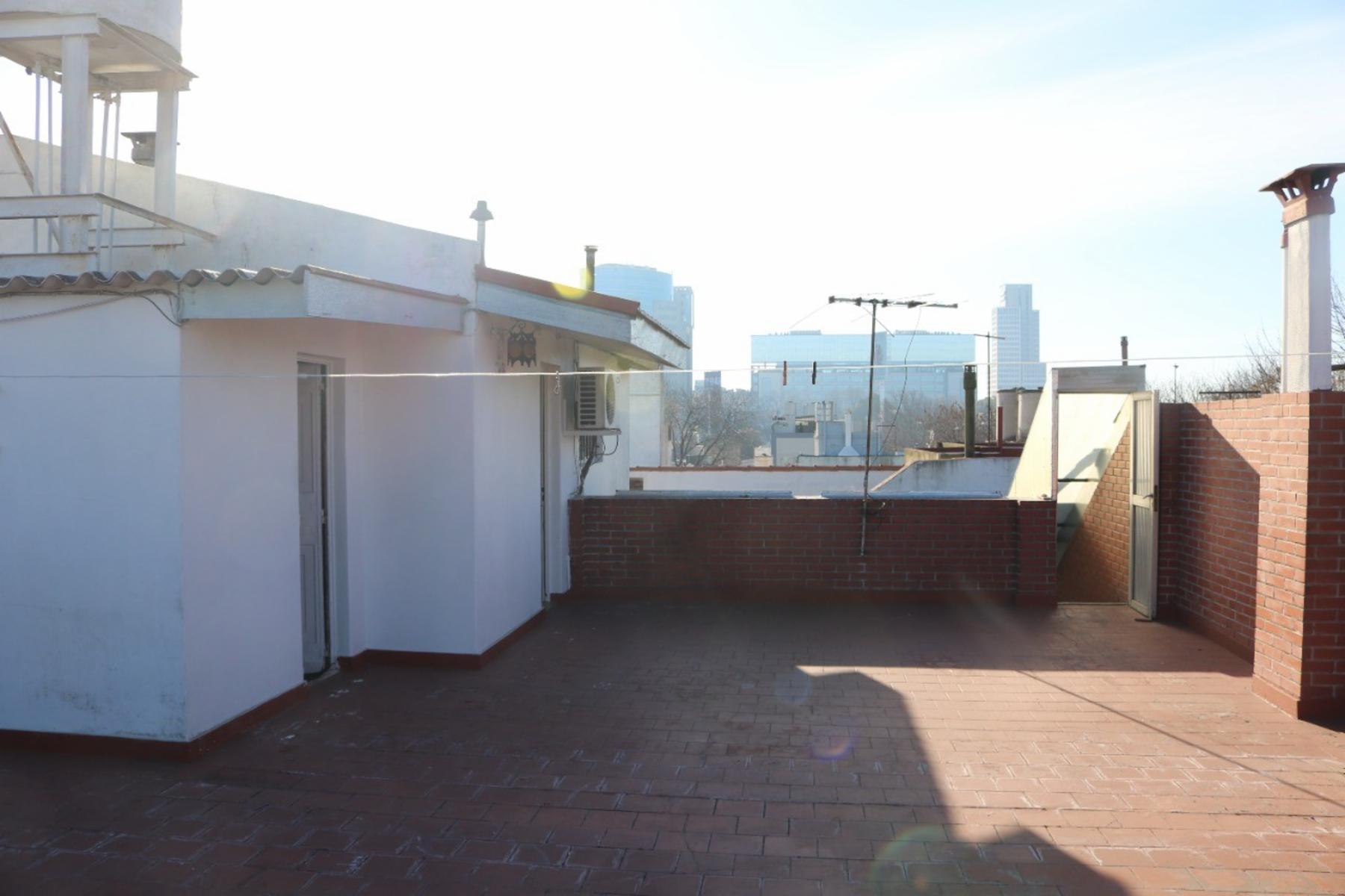 Mariano Acha 4800 -  Casa 3 ambientes + dependencia + patio  + terraza + Local - Saavedra