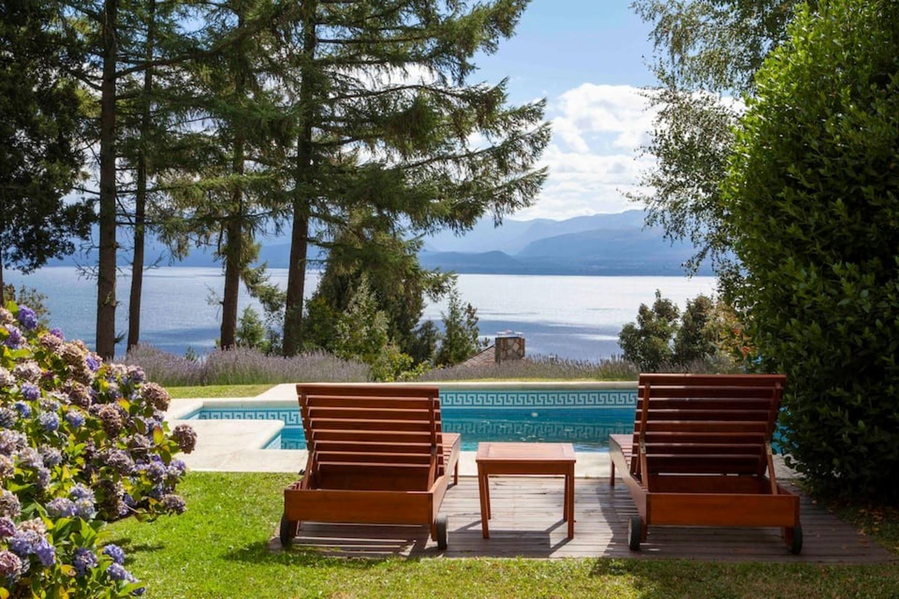Hermosa casa con piscina climatizada y vista al lago