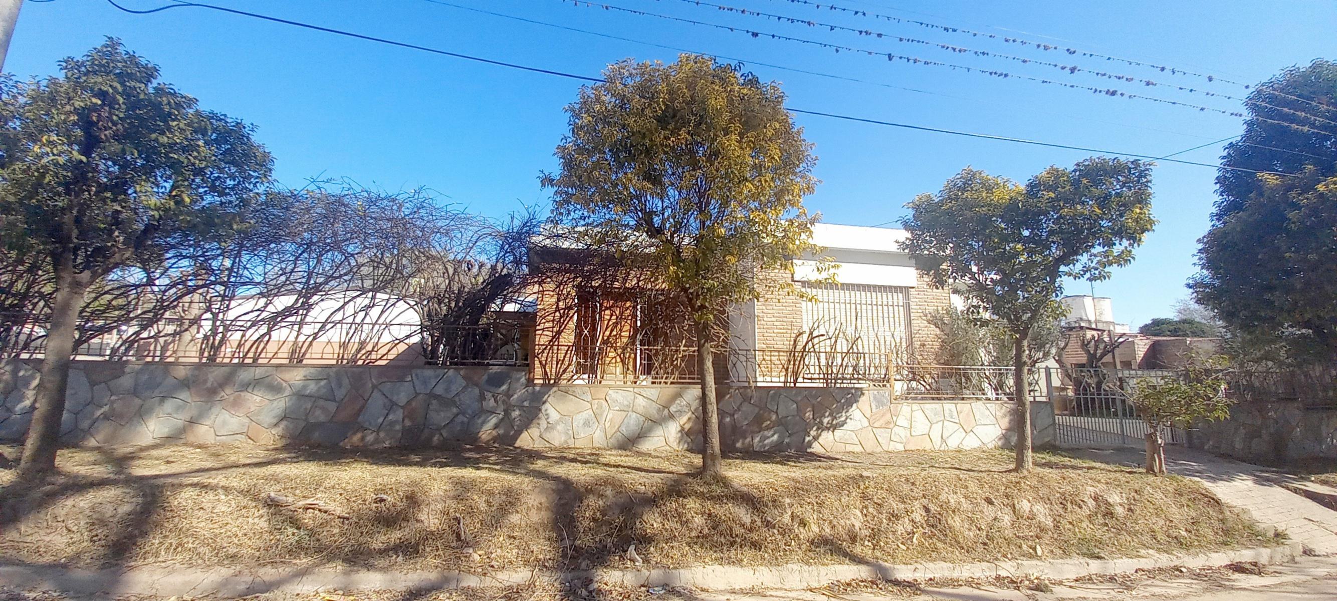 Casa 2 Dormitorios, Parque, Patio y Garage, Cerca de Av San Martin en Huerta Grande, Córdoba