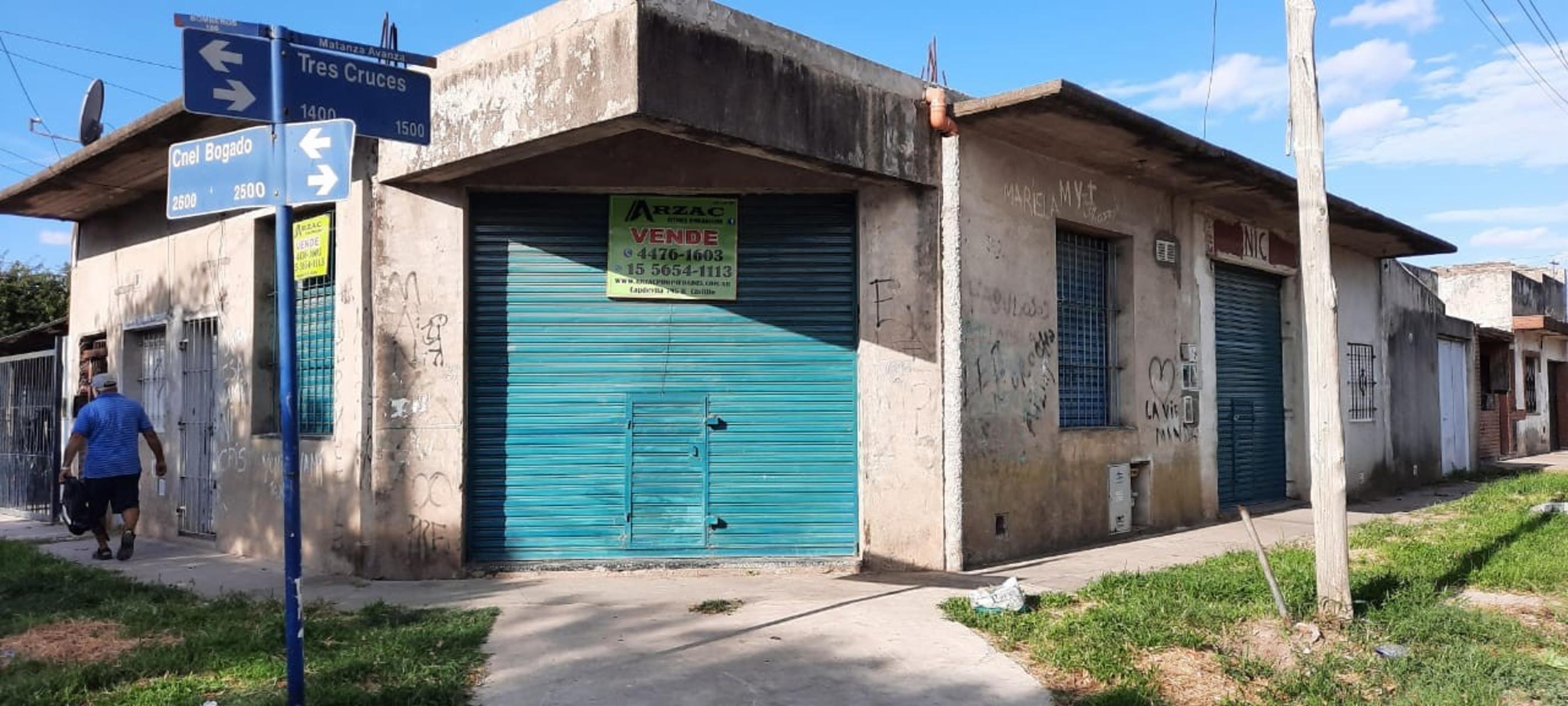 «Casa con Locales en Rafael Castillo»»