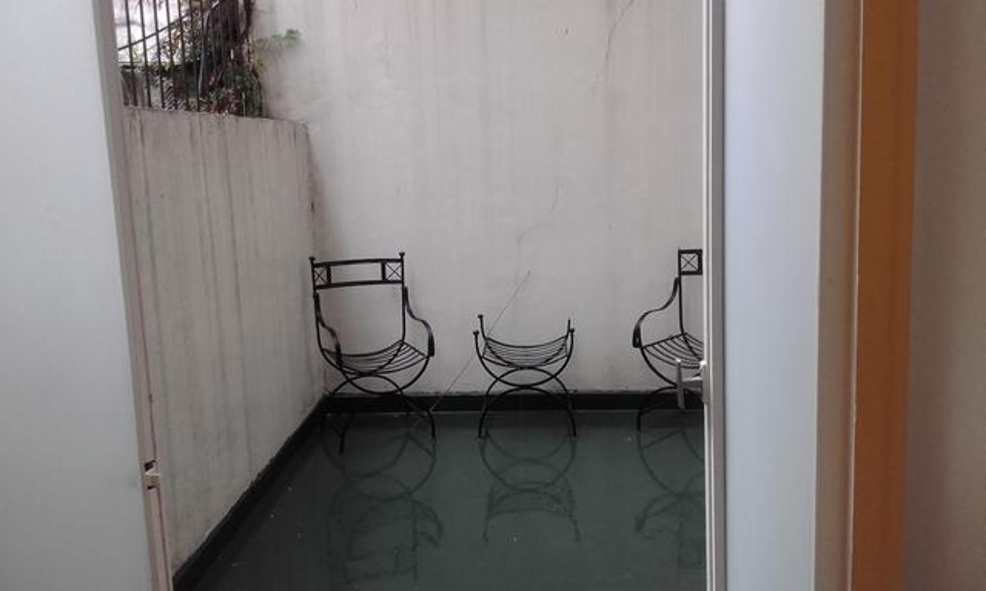 SAN NICOLAS -Departamento , ideal estudio profesional, 3  ambientes ,  con patio  baño privado y coc