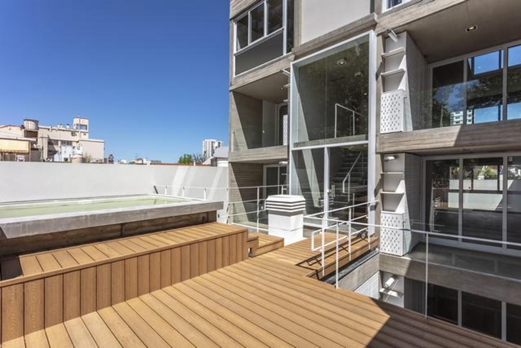 NUÑEZ, Excelente Monoambiente divisible c /balcón. Fte con fachada de época. Parrilla, solarium y pi