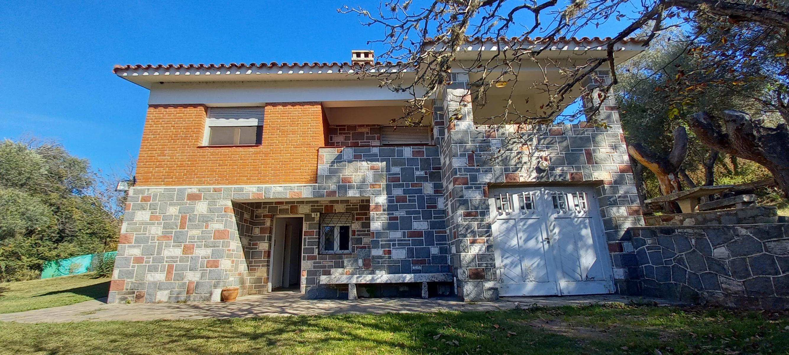 Casa de Dos Plantas + casa Parque 3150 m2 , Valle Hermoso, C�rdoba