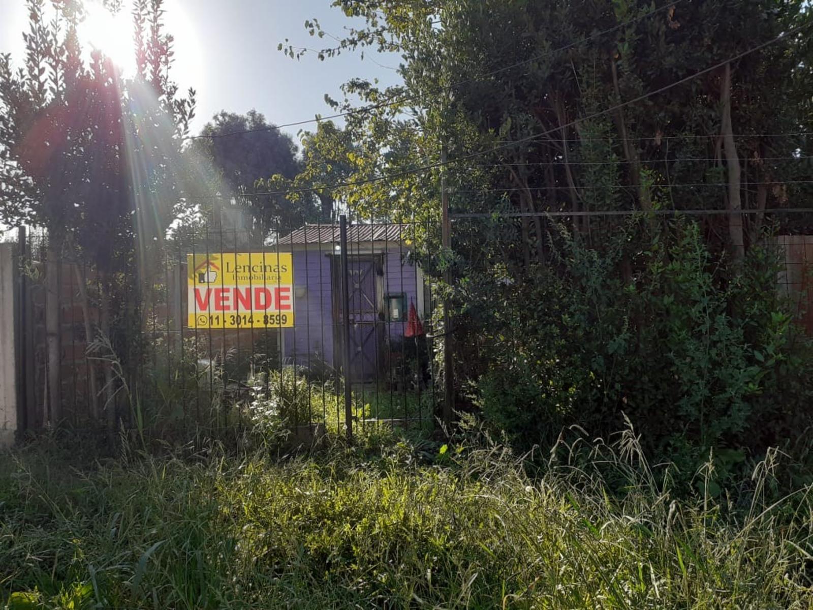 Terreno con casita precaria, zona céntrica de Ing. Allan, Varela