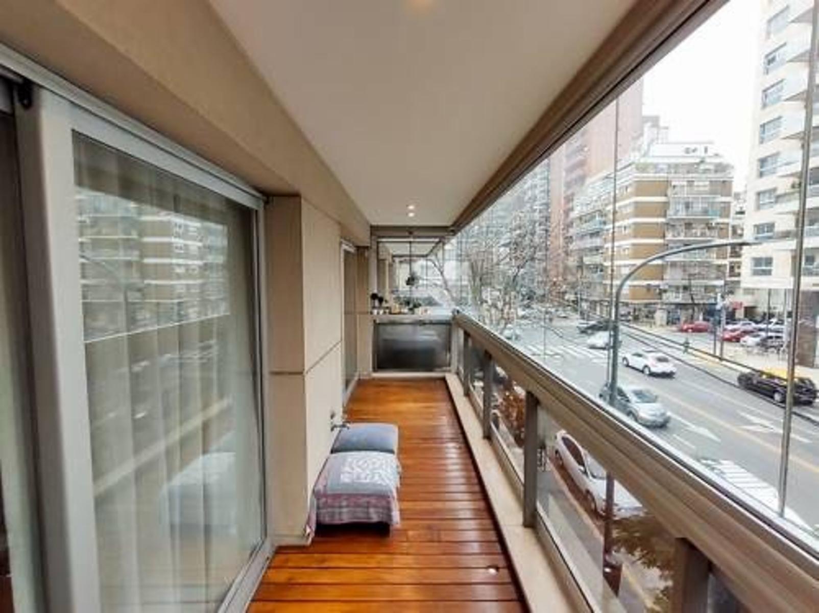 BELGRANO- Impecable departamento de 3 ambientes con balcon y patio. COCHERA Y BAULERA