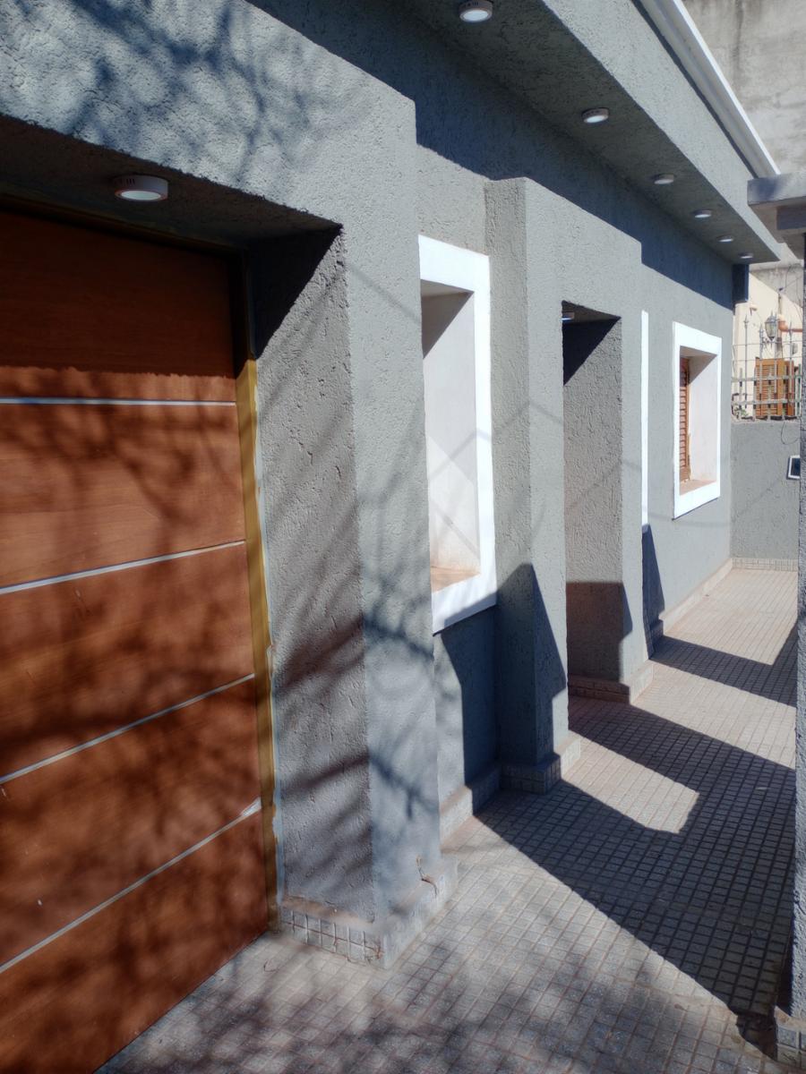 Alquiler Casa a Estrenar 2 dormitorios cochera pasante 2 autos patio asador z/Escuela y Jardín de In