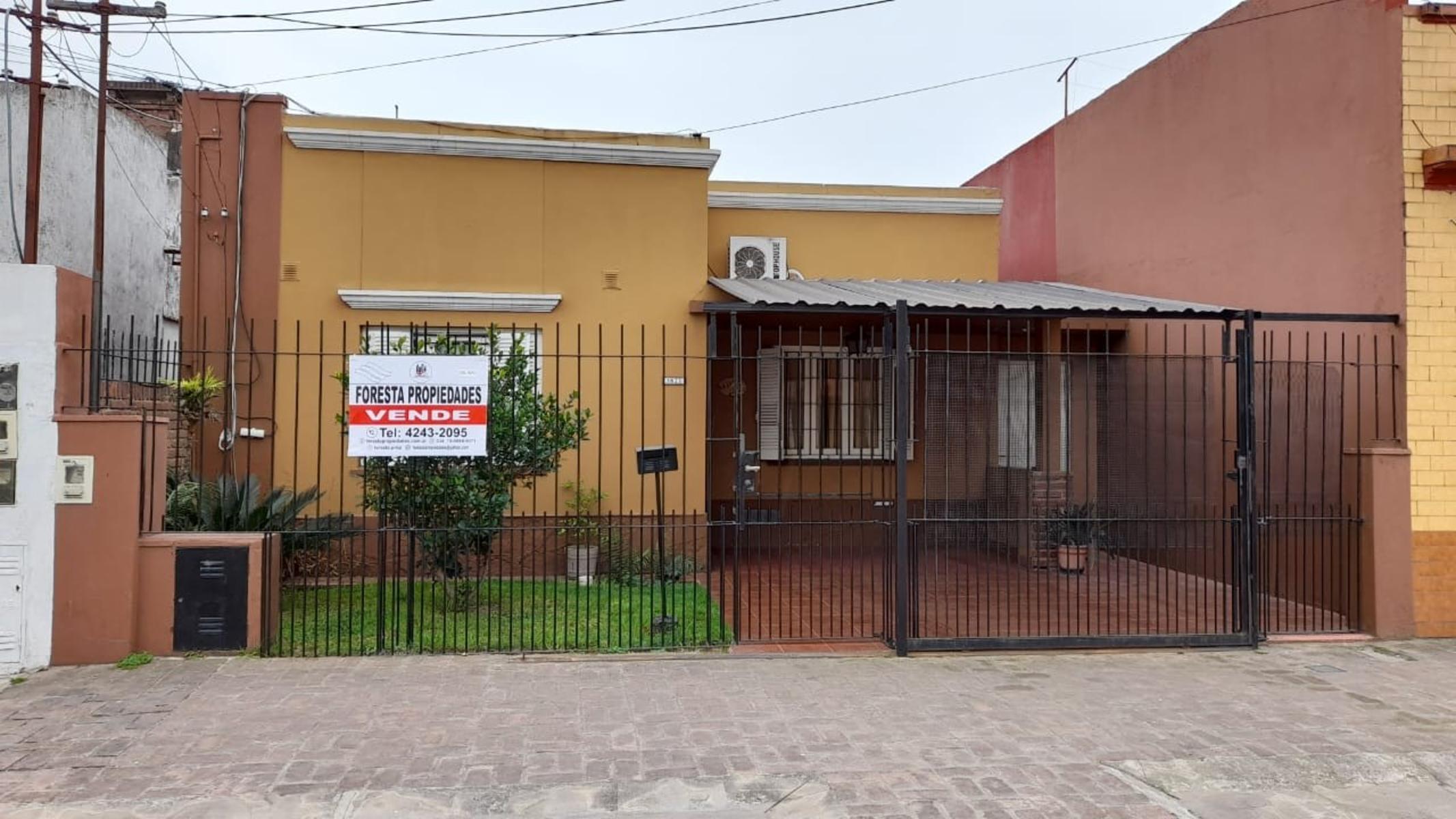 HERMOSA CASA en EXCELENTE BARRIO Y ZONA ubicada en REMEDIOS DE ESCALADA