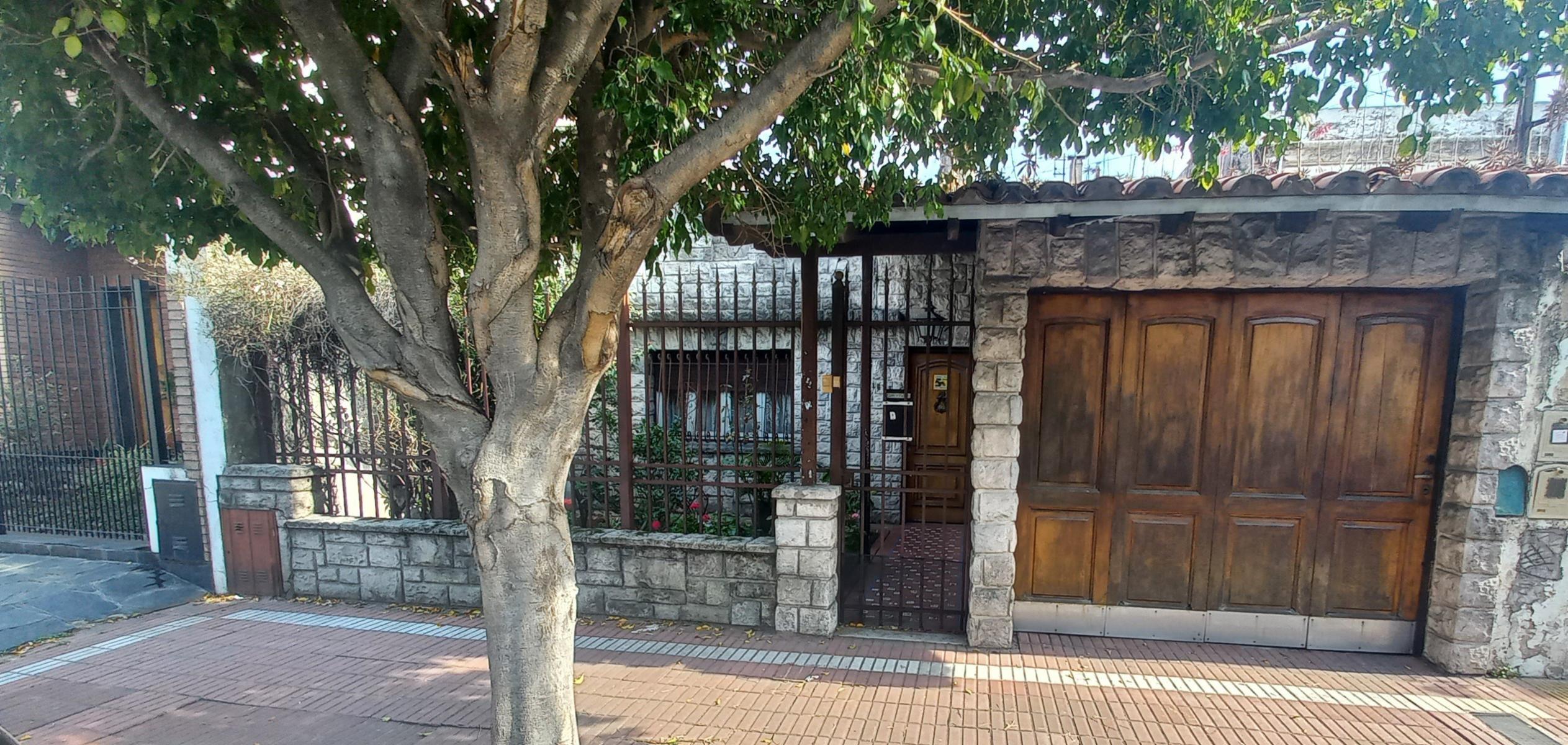 Casa Sobre Lote Propio, a 2 Cdras de Yrigoyen y Una de Av Galicia