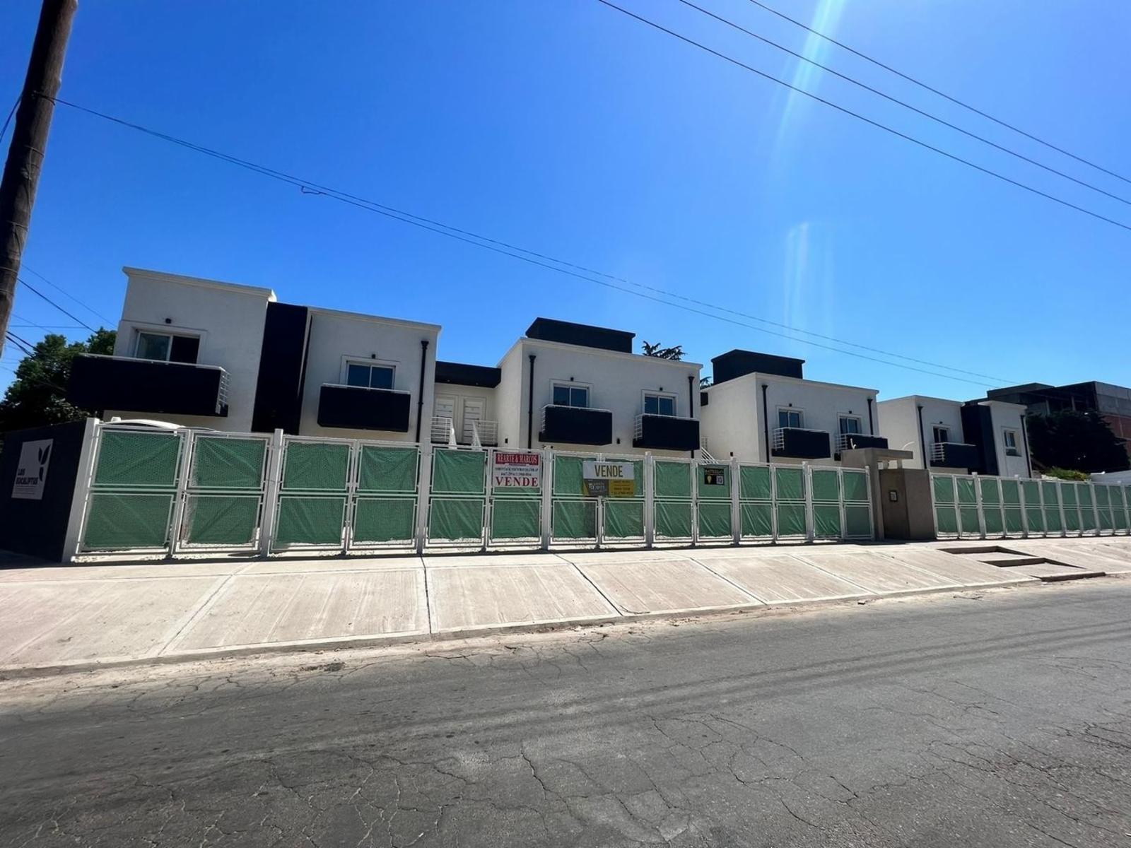 Duplex EXCELENTE CALIDAD a estrenar barrio cerrado zona Cortijo