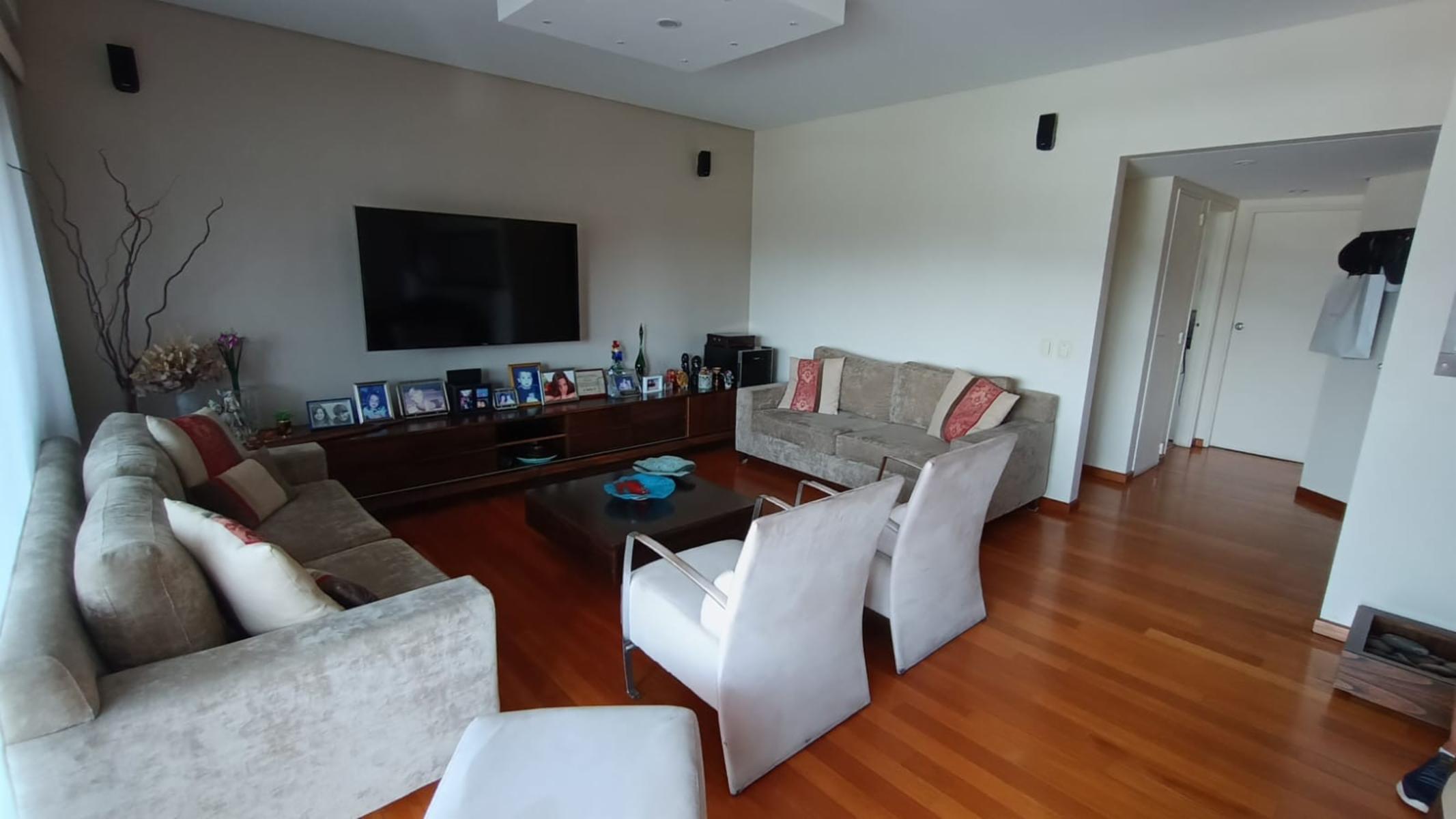 PALERMO, Exclusivo y confortable piso de 4 ambientes con cochera doble y baulera.
