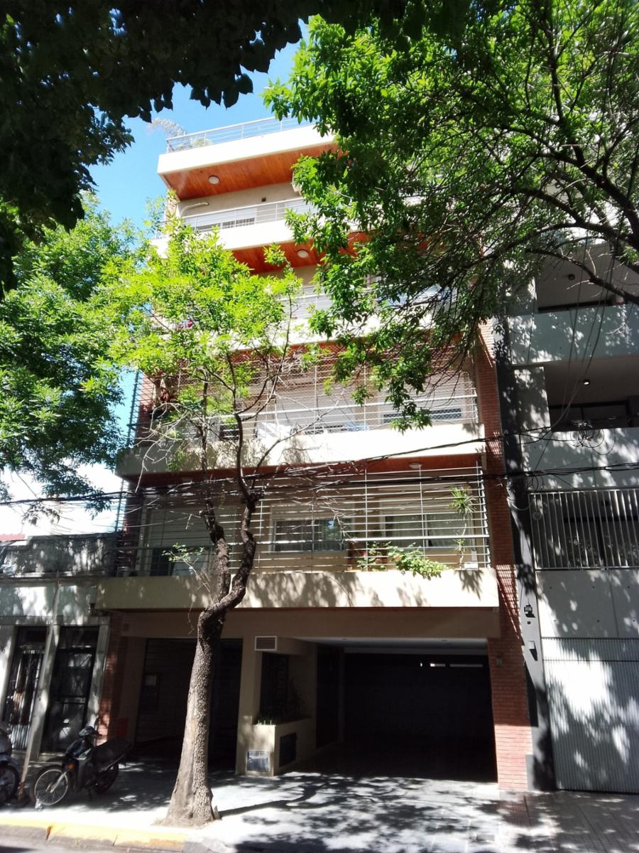 Venta departamento amplio 2 ambientes 66M2 con patio en Villa Devoto