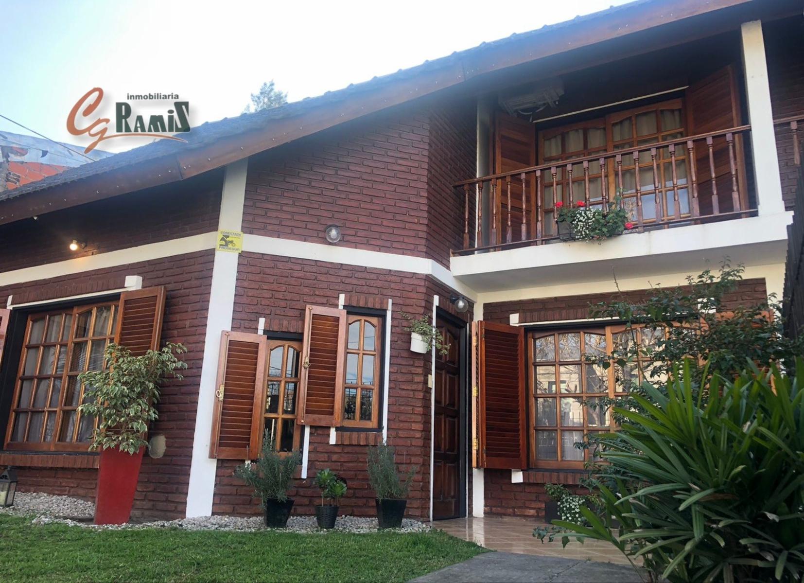 Casa Triplex En Venta, 4 ambientes, Oribe 1900, Ituzaing� Norte.