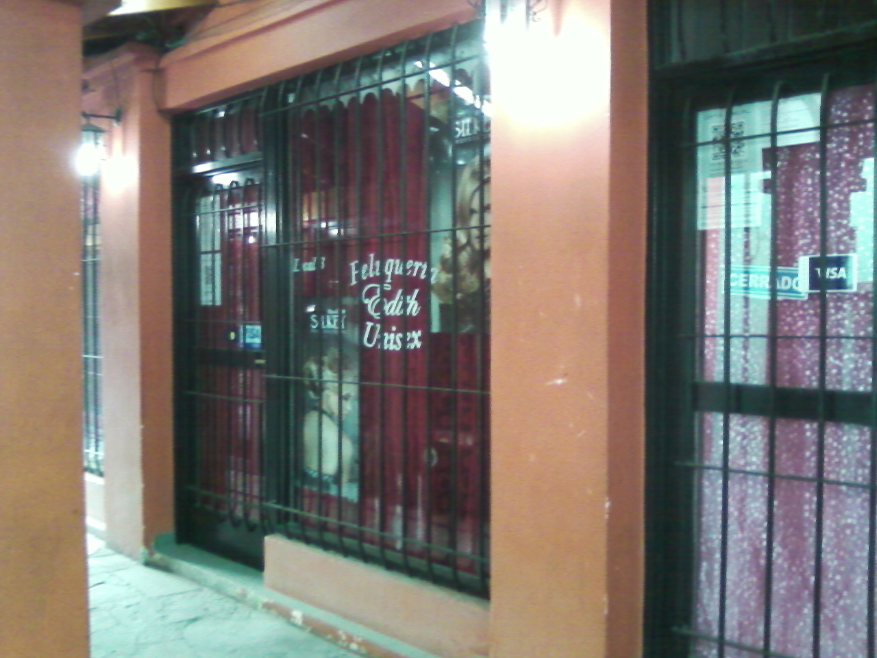 Local comercial en Galería La Reja a metros de estación Glew, MUY BUENA ZONA COMERCIAL.