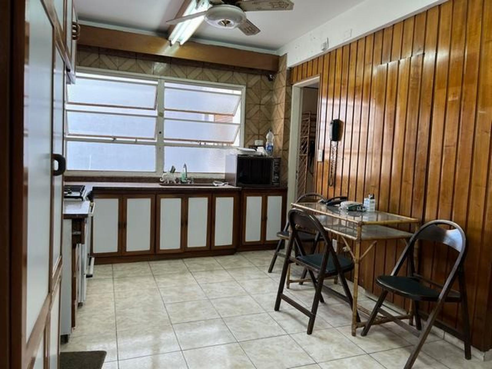 BARRACAS, Departamento  5 ambientes luminoso en esquina con 2 balcones y cochera