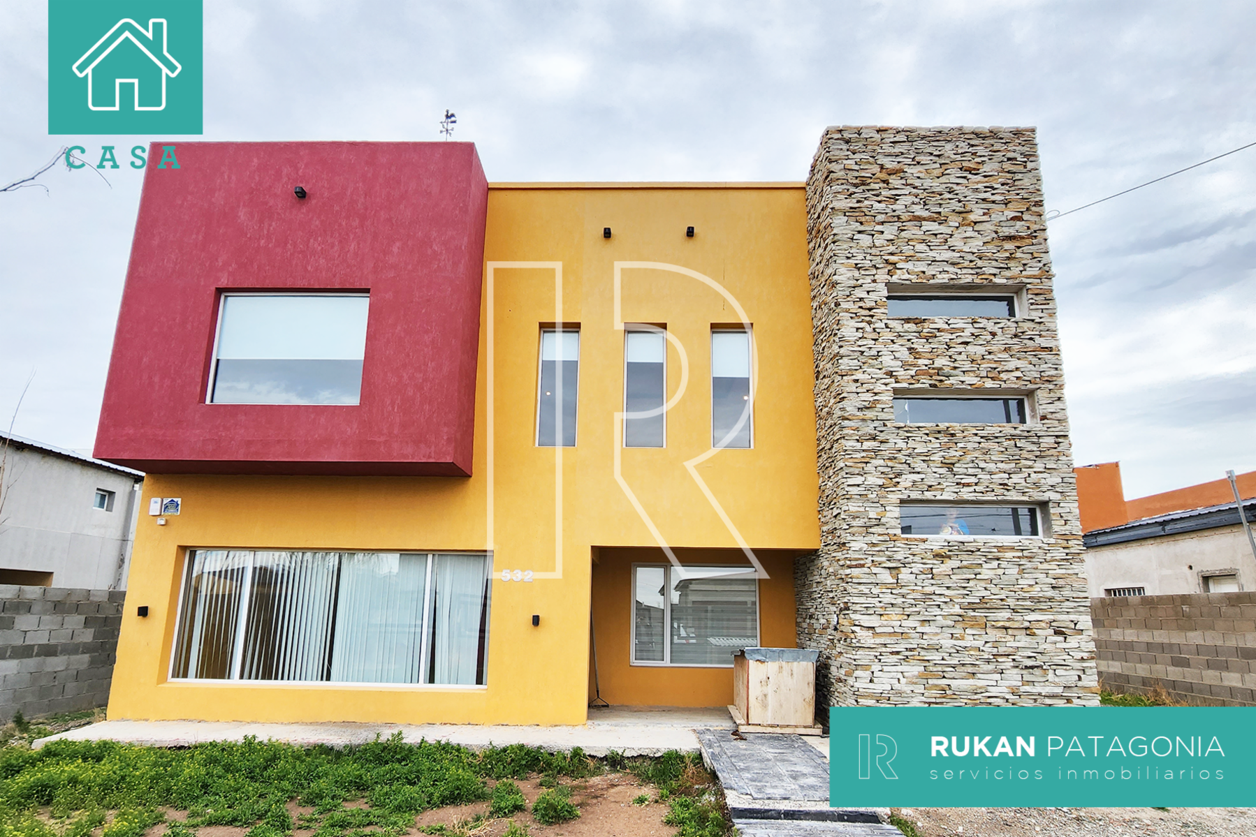 #AlquilerRUKAN | Casa de 4 Ambientes | Superficie Construida 294 m2. | Terreno: Superficie 855 m2. |