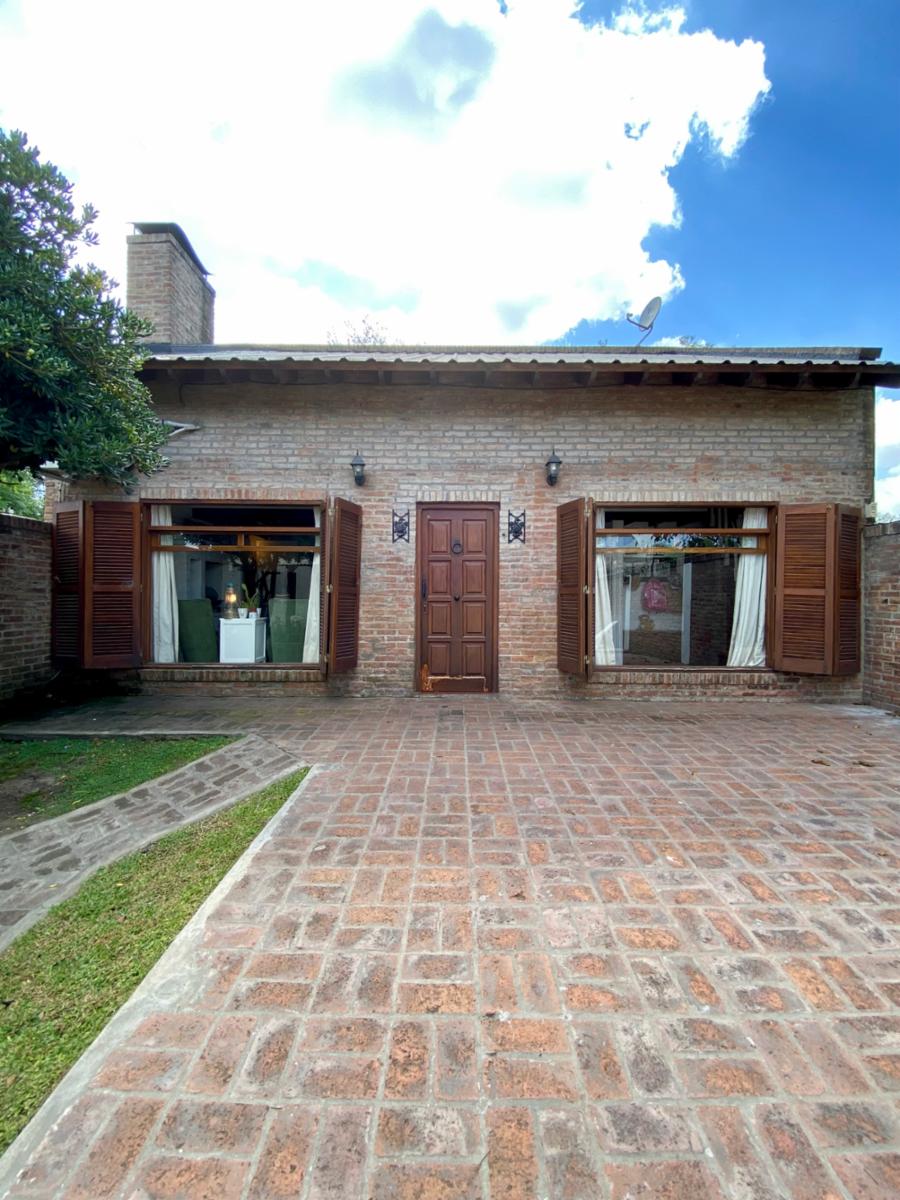 Casa de 2 AMBIENTES ubicada a 400 metros de la Avenida Hip�lito Yrigoyen.