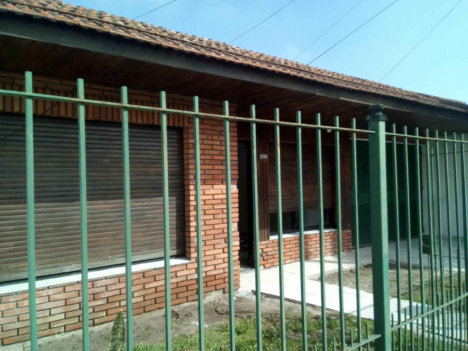 OFERTA  Casa grande para dos familias en VENTA en Burzaco, cerca del Club Pucará y Supermercado Chan