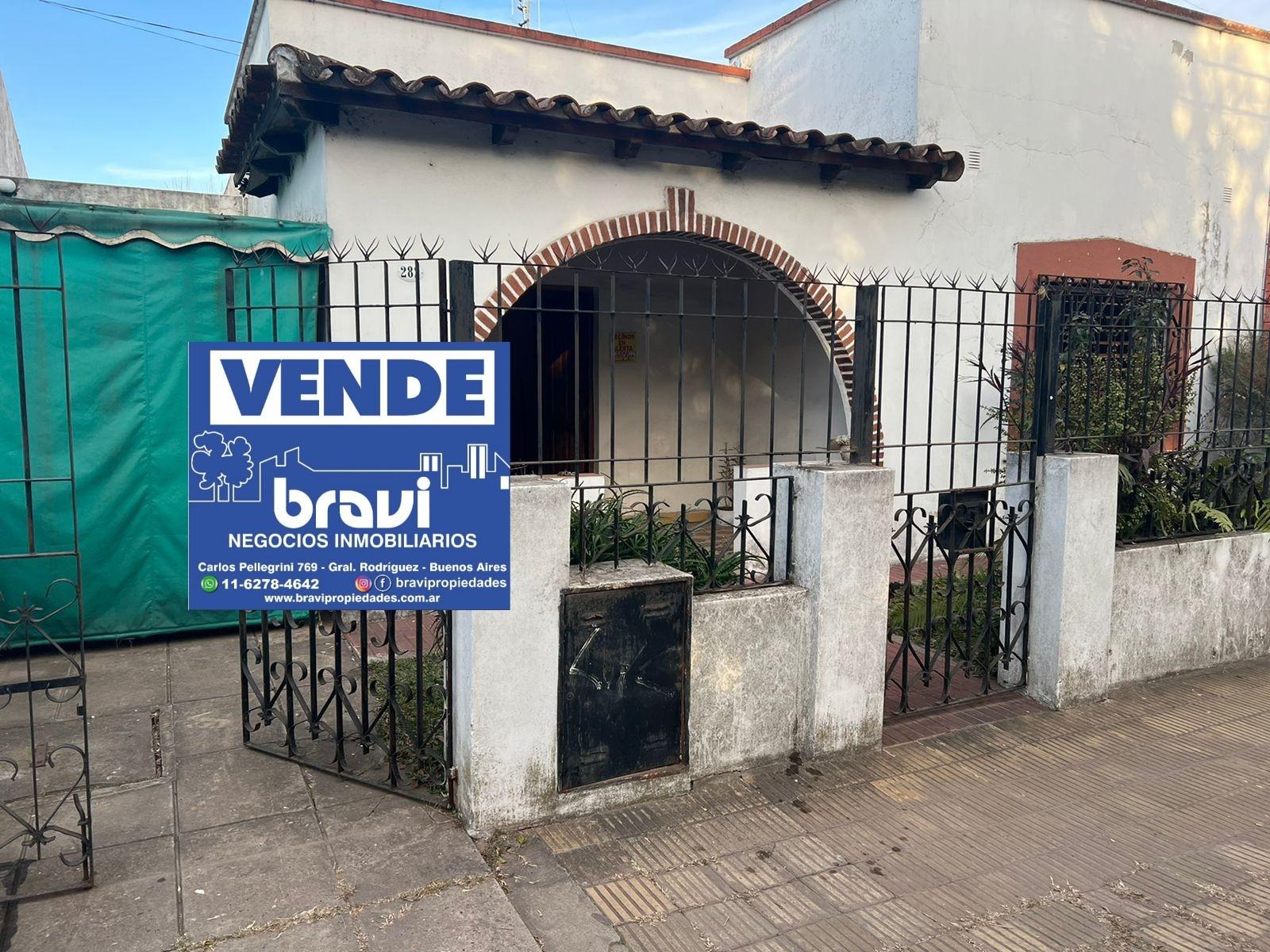 Venta Casa céntrica con estudio   A 300 mts de la estación  De Gral Rodriguez