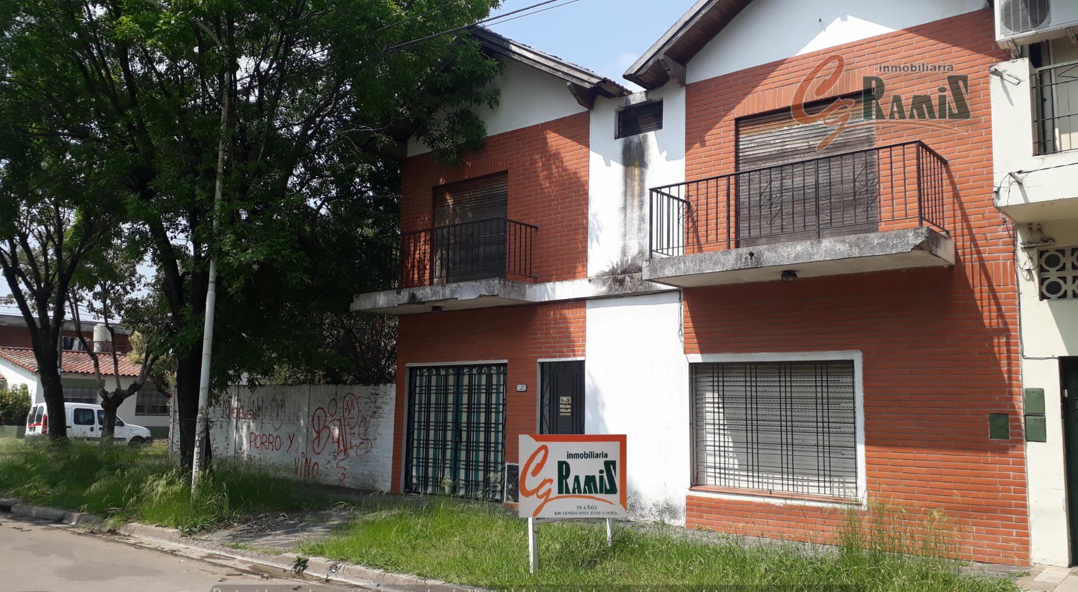 Casa En Venta a remodelar mas lote esquina, Los Indios Y Munilla, Castelar