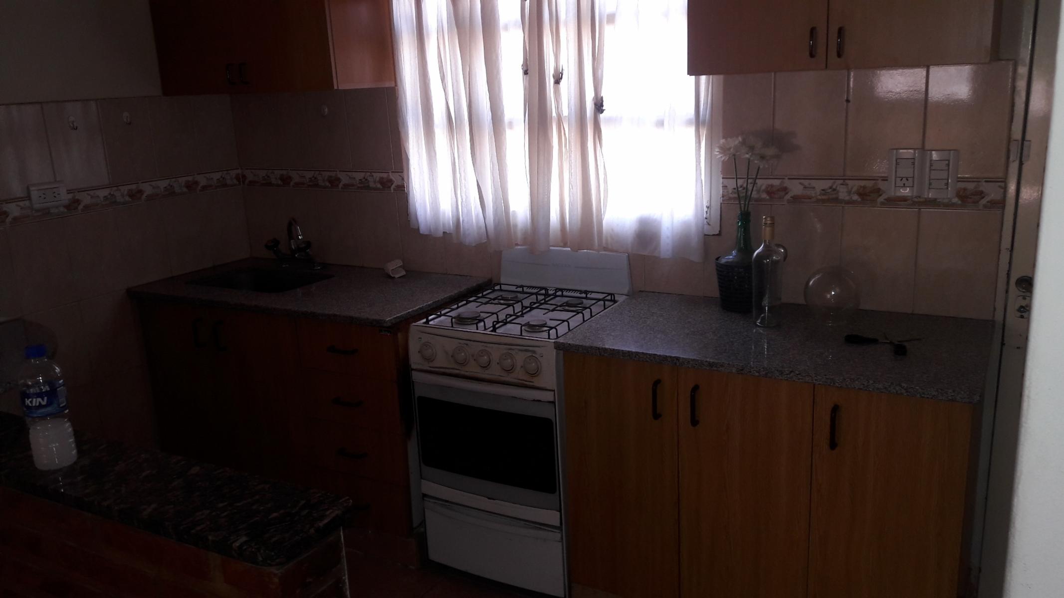 Oportunidad Casa 2 dormitorios con buen patio Pampa 1000