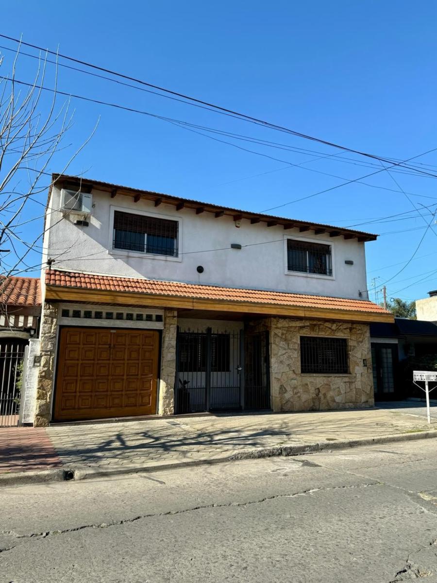 Casa de 4 ambientes en Barrio Guemes - Haedo