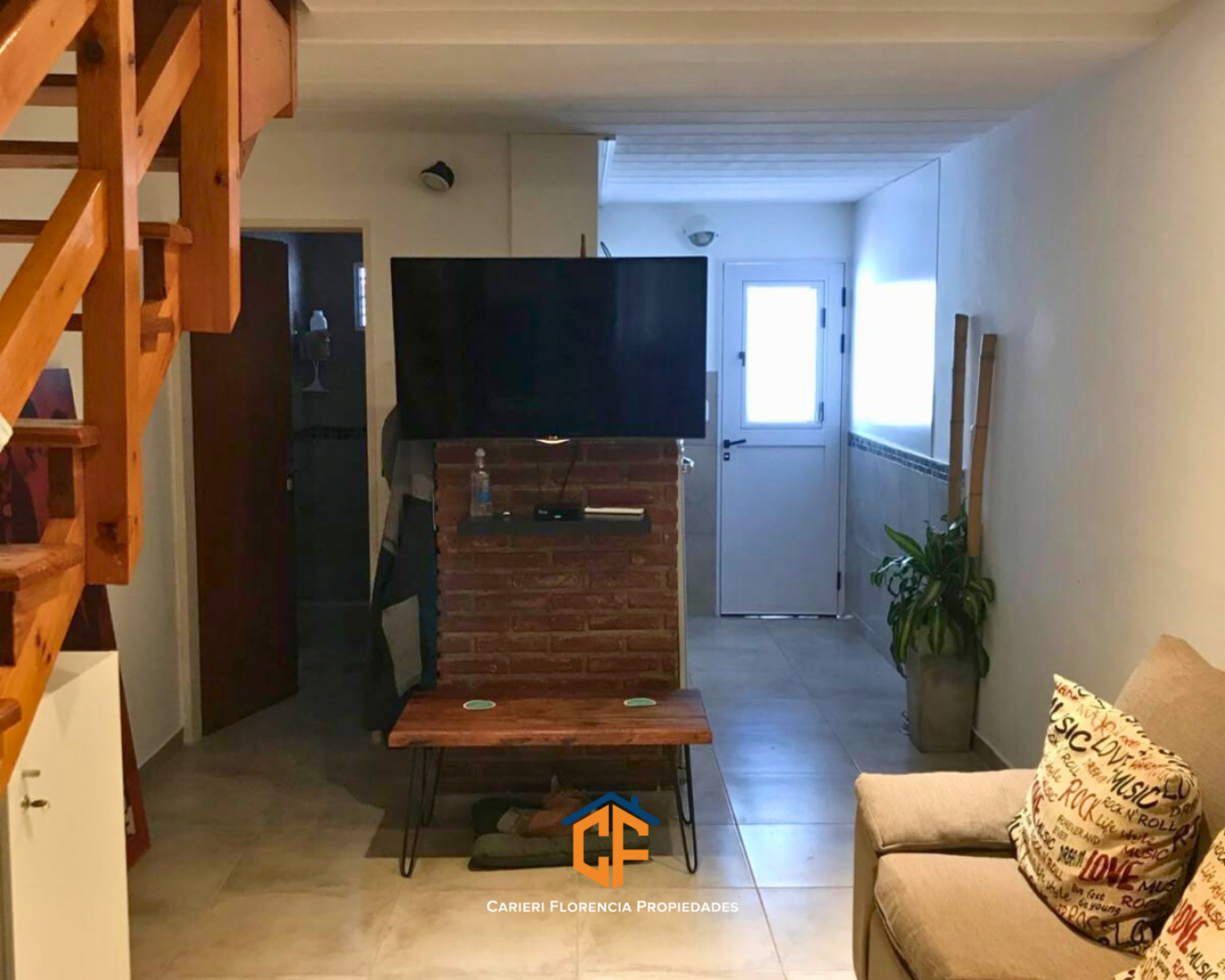 DÚPLEX 2 1/2 AMBIENTES, CON PATIO Y COCHERA, EN VENTA, EN VILLA BALLESTER