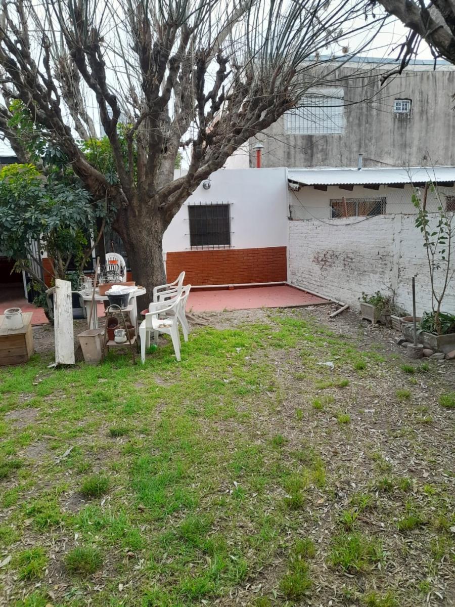 Casa de cinco ambientes a la venta en José C Paz