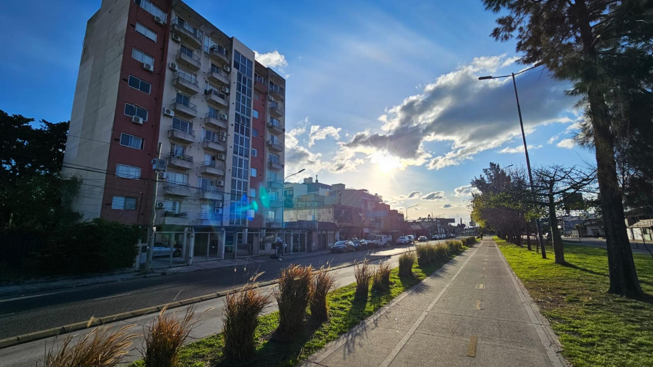 Departamento 2 ambientes con cochera en Haedo Norte