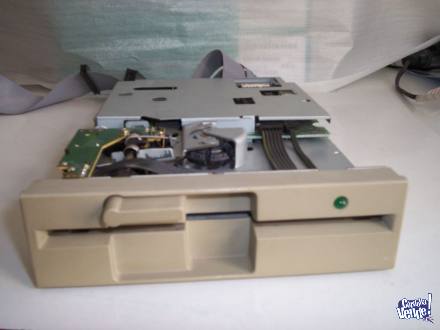 Disquettera 5 1/4 antigua para floppy disk en Argentina Vende