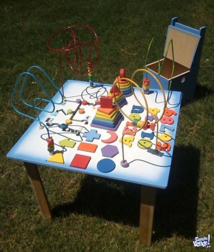 mesas didacticas con juegos y pronos + sillas personalizadas