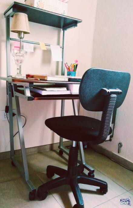 Escritorio más silla de oficina giratoria regulable