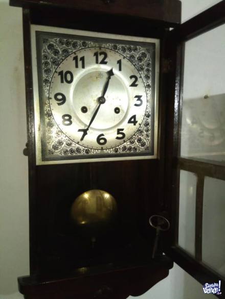 Reloj antiguo Aleman Junghans a péndulo con cuerda de siete