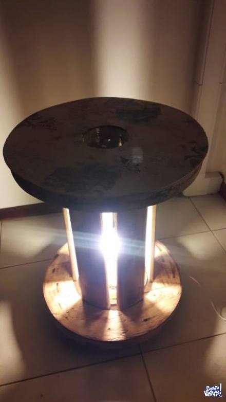 lampara carretel de madera con luz mas reloj