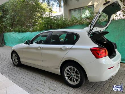 BMW 118I Active modelo 2018