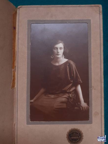 Antigua foto de mujer - tarjeta postal