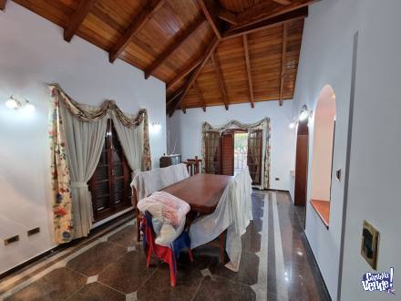 Excelente casa de categoría en Villa Carlos Paz en venta