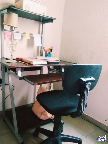 Escritorio más silla de oficina giratoria regulable