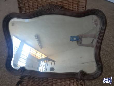 espejo antiguo vicelado con marco de madera ornamentado