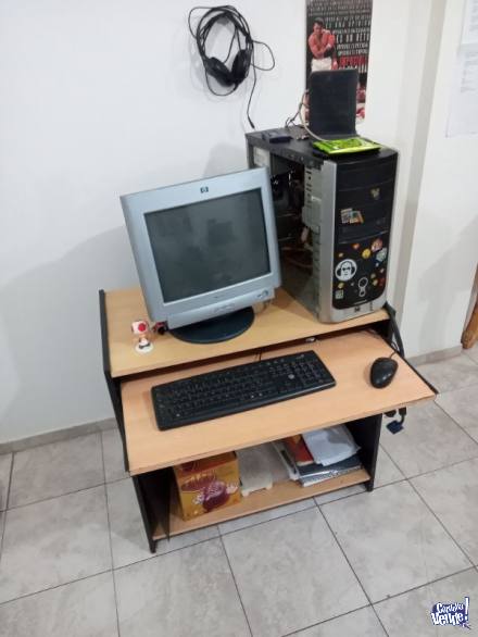 Mesa para computadora en Argentina Vende
